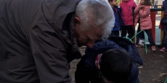 Nuestro huerto cuenta con la ayuda del abuelo Evaristo