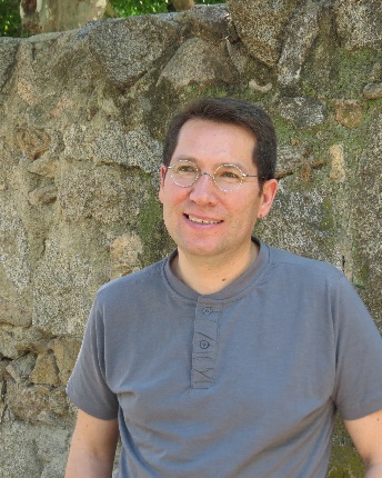 Decano y profesor Israel Flores