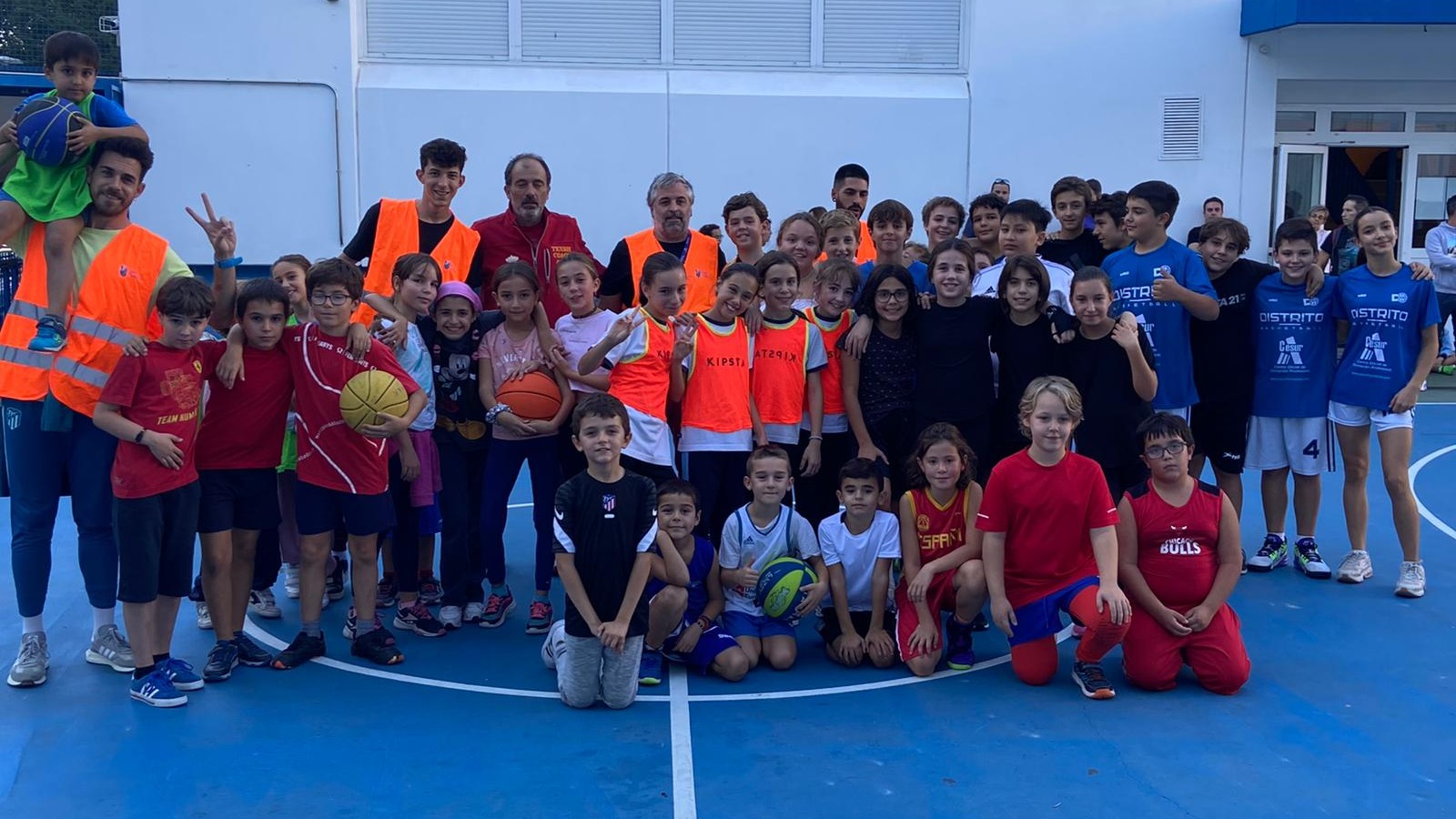 VÍDEO: I Torneo de Baloncesto 3x3 mixto con Primaria y Secundaira