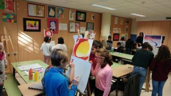 Los alumnos de 6º de primaria ha realizado un taller sobre la vida y obra de la artista Georgia O'Keeffe