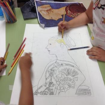 Los alumnos de 2º de primaria han realizado un taller en el colegio sobre el retrato en la época medieval